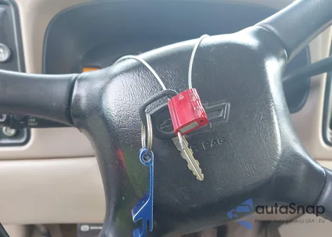 2001 Chevrolet Tahoe Lt из США, поврежденный, VIN 1GNEC13T41R162484